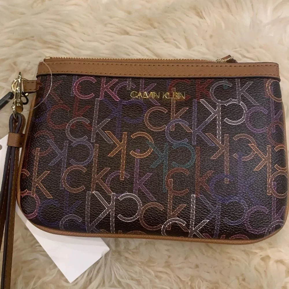 𝅺Calvin Klein Wristlet NWT